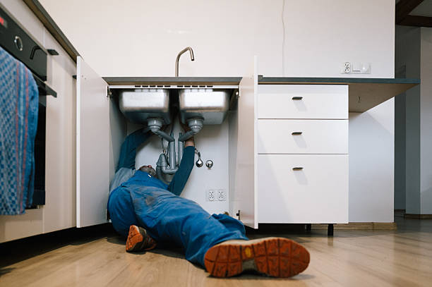 Professional Leak Detection technician working in Weldon, IL
